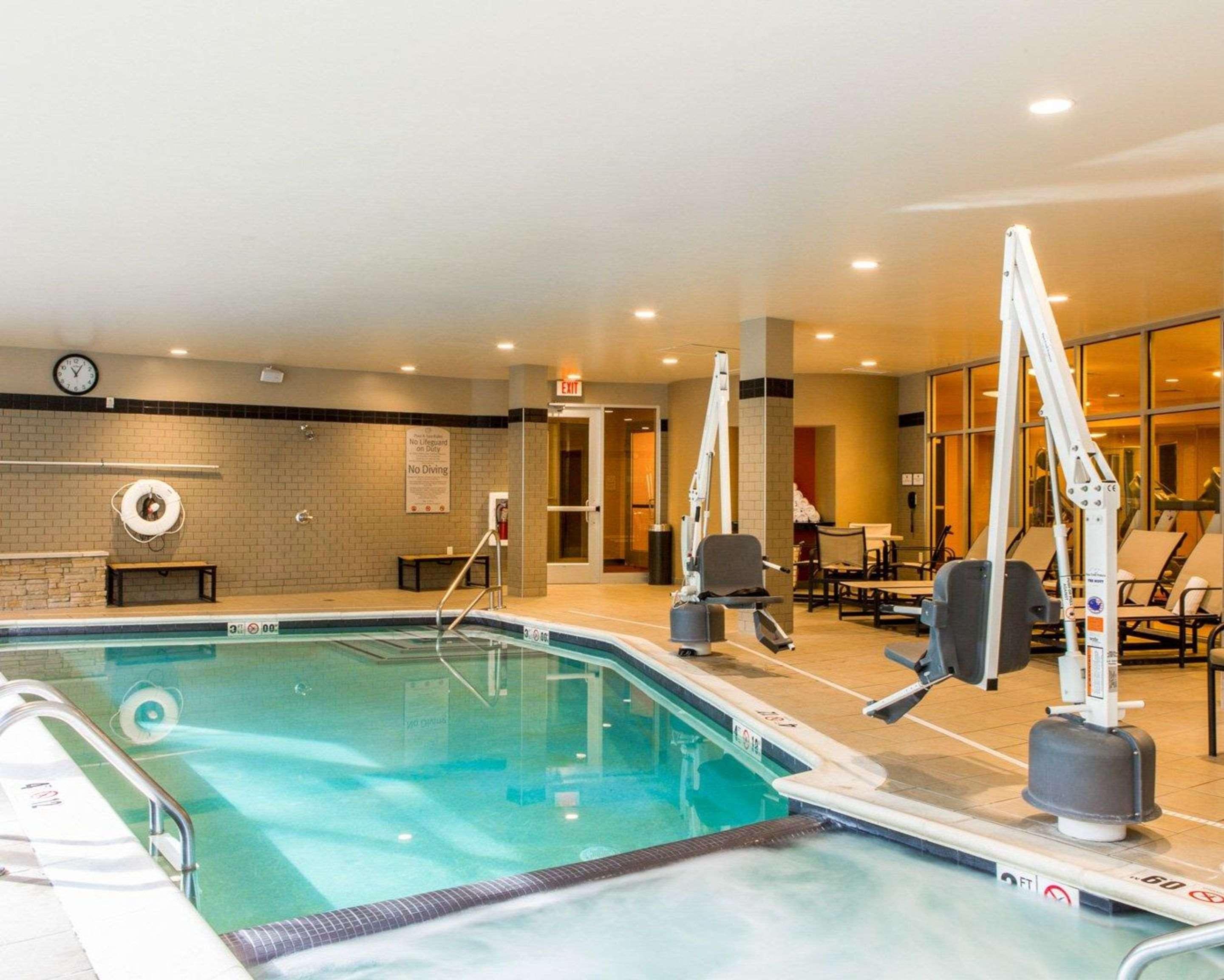 Cambria Hotel Traverse City Exterior photo