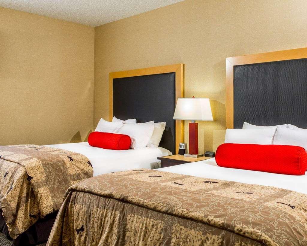 Cambria Hotel Traverse City Room photo