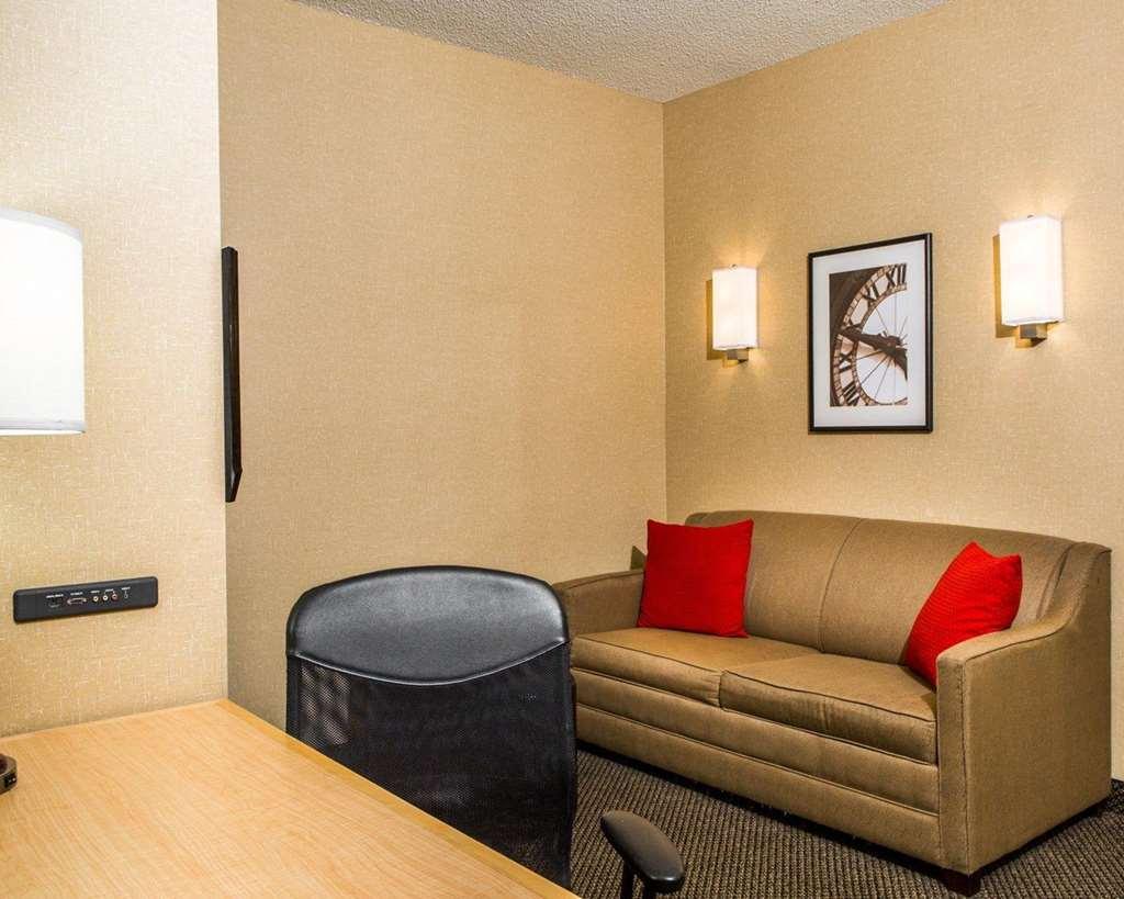 Cambria Hotel Traverse City Room photo