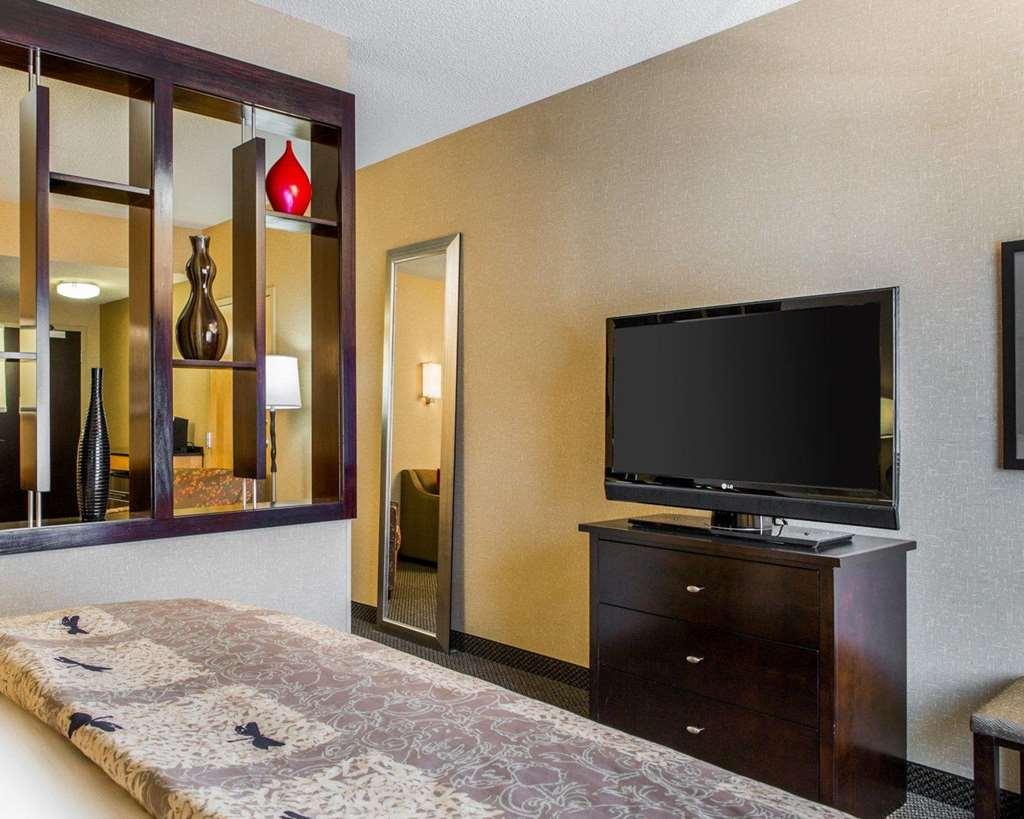 Cambria Hotel Traverse City Room photo